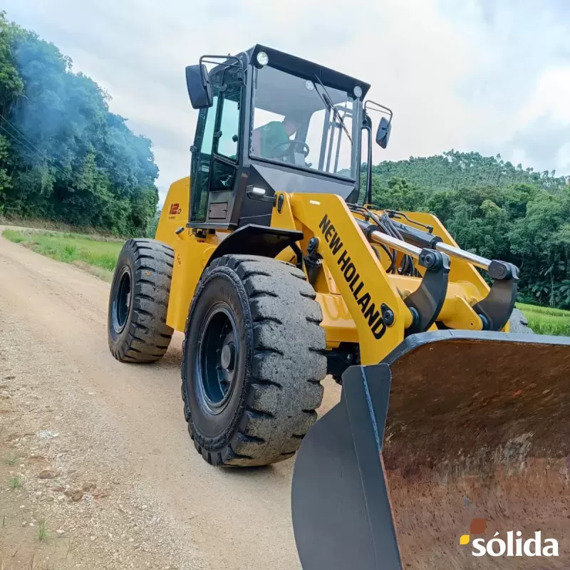 Pá carregadeira New Holland 12D Ano 2016