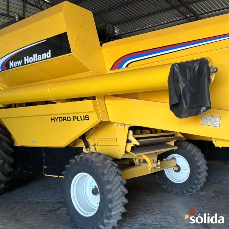 Colheitadeira New Holland TC 59 Ano 2006