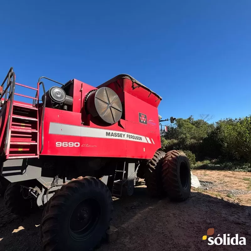 Colheitadeira Massey Ferguson 9690 Ano 2011